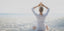unscharfes Yoga Bild am Meer