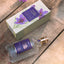 4711 Acqua Colonia Saffron & Iris Flakon und Duschgel liegen auf Holz